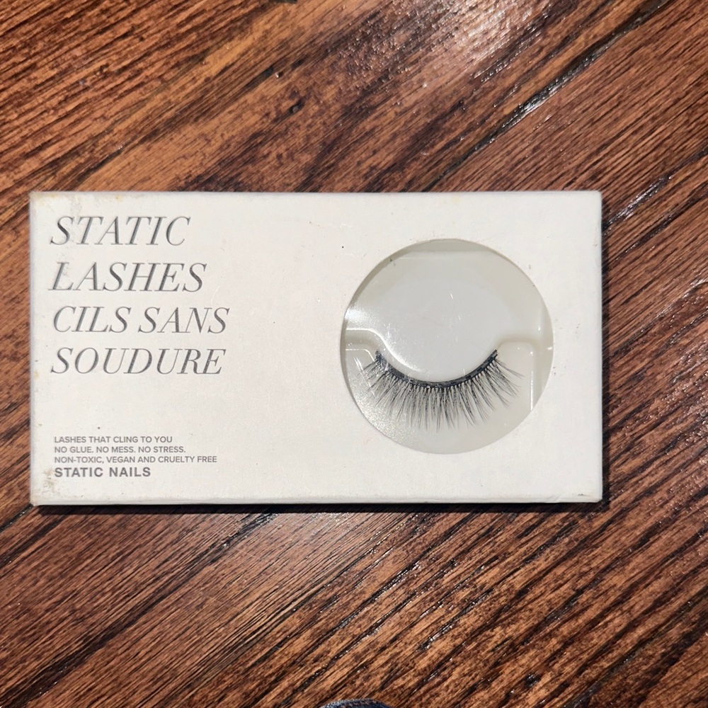 Static Nails Black Lashes